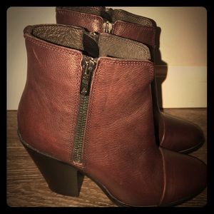 Gorgeous wine / dark brown leather booties - EUC!